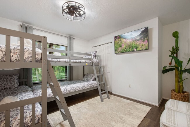 Building Photo - 612 Montezuma Dr