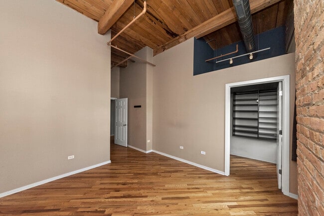 Building Photo - 1040 W Adams St