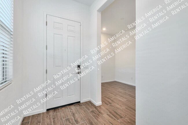 Primary Photo - 10858 W Yates Ln