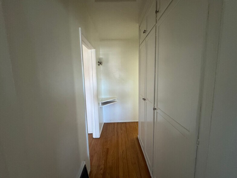 Building Photo - 11637 Magnolia Blvd