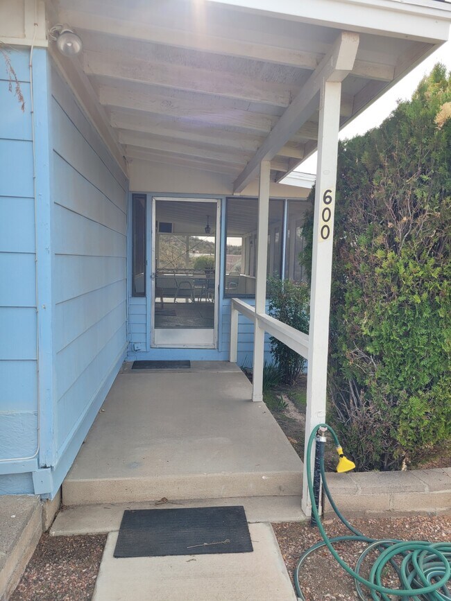 Building Photo - 600 El Recreo Ct