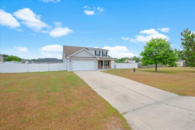 Building Photo - Spacious 5-Bedroom Home with Screened Patio & Private Fenced Yard in Guyton