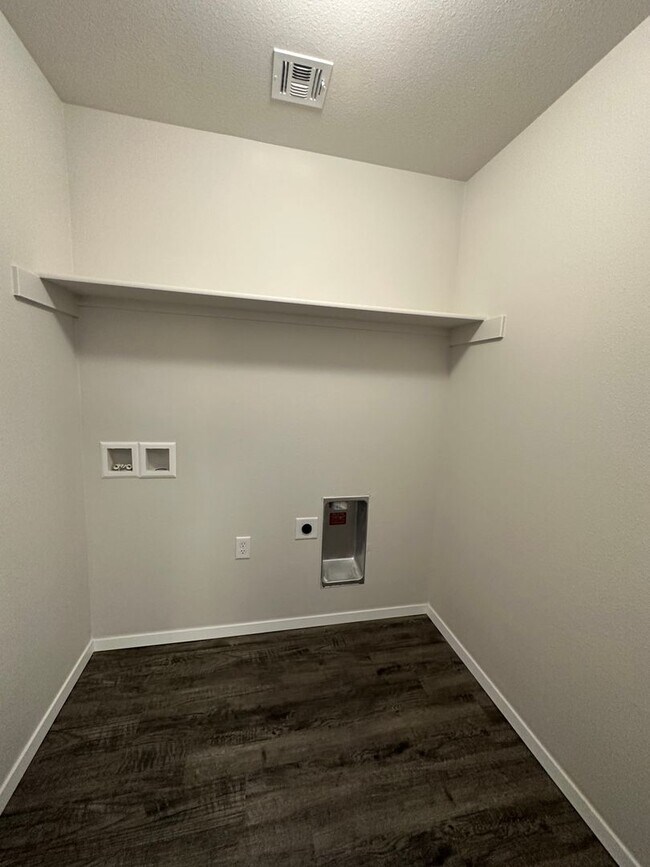 Building Photo - Sign by 5/29 & Get a FREE Blackstone Grill — Charming 3 Bed, 2 Bath Home in Broken Arrow