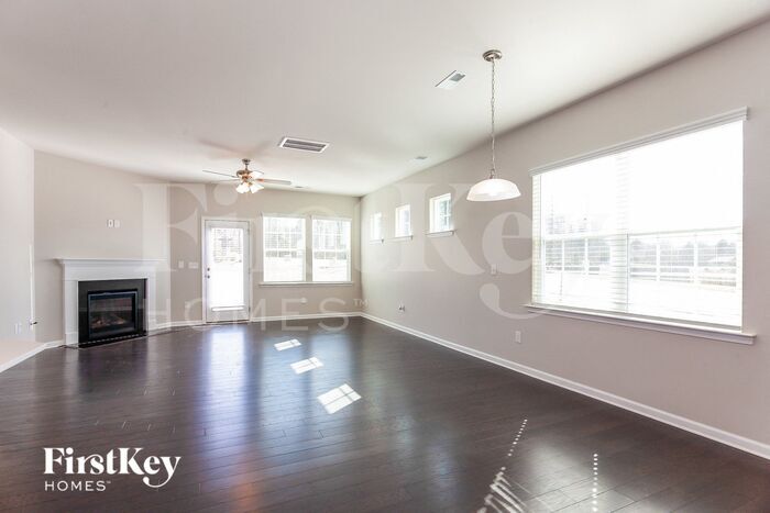 Building Photo - 2212 Killian Creek Dr