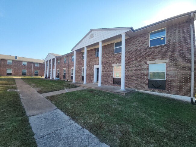 Building Photo - 9921 Sloane Square