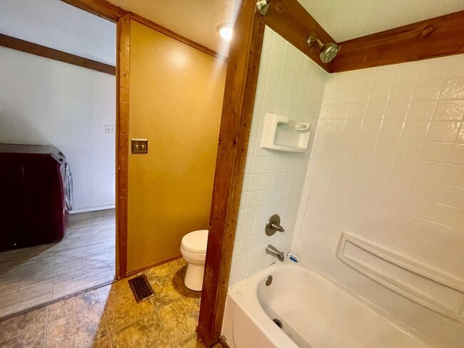 Building Photo - 2 Bed 1 Bath- Aliquippa PA