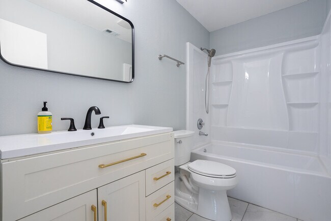 Building Photo - 5275 Meadow Rise St