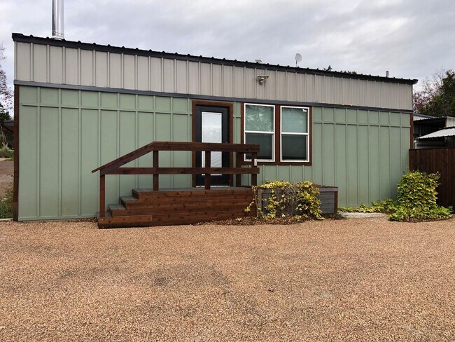 Building Photo - Bring your horse!! Come enjoy the wood bur...