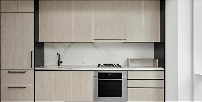 Building Photo - 111 Murray St