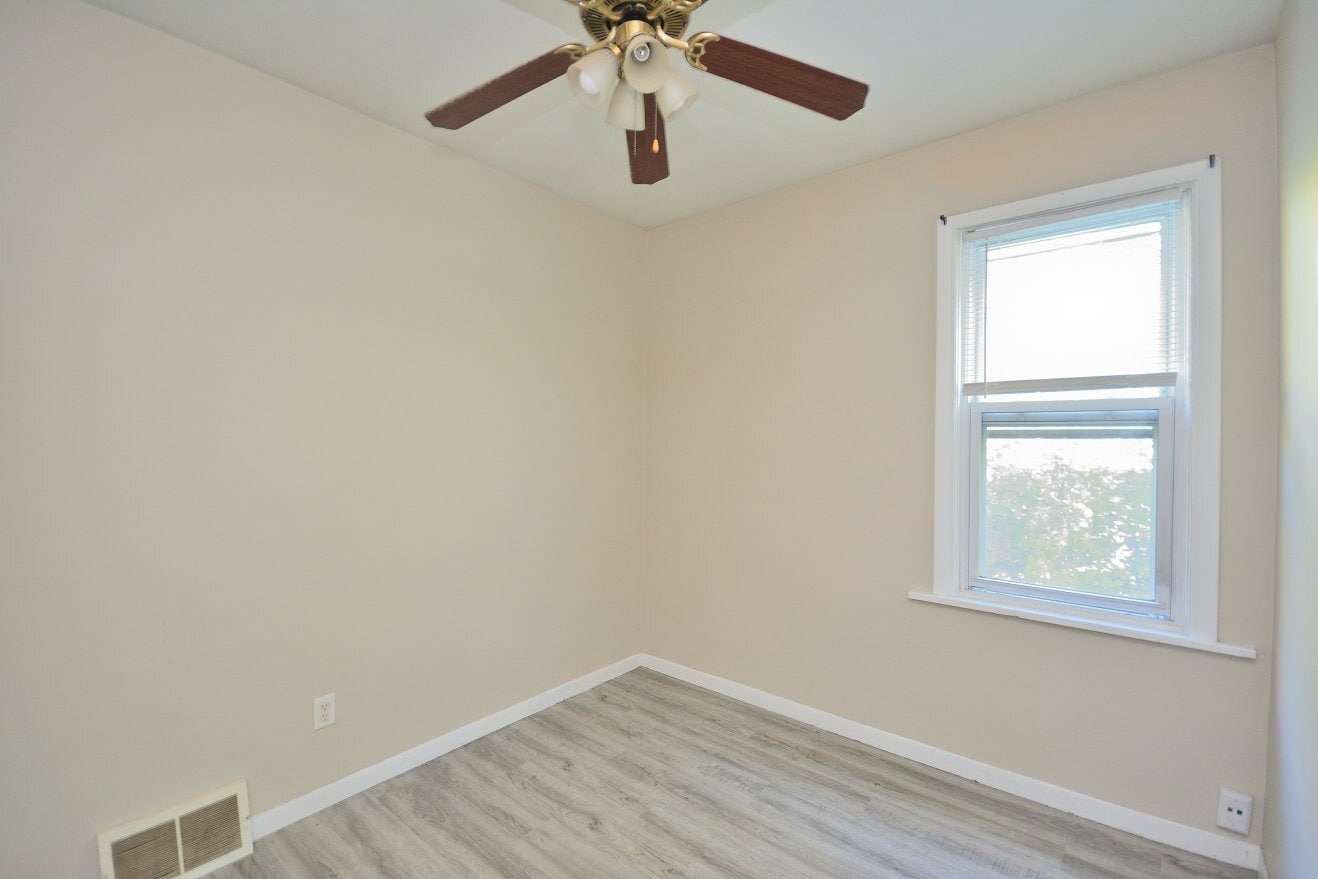 Building Photo - 818-820-820 E Brady St