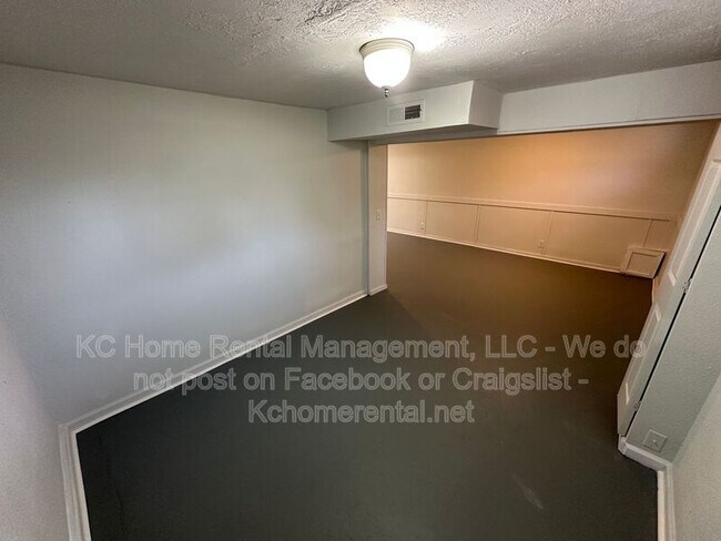 Building Photo - 2010 Bunker Ave