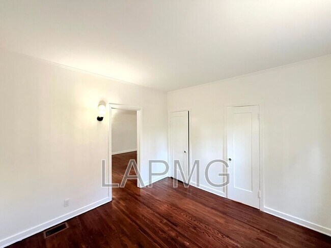 Building Photo - 7733 Hampton Ave