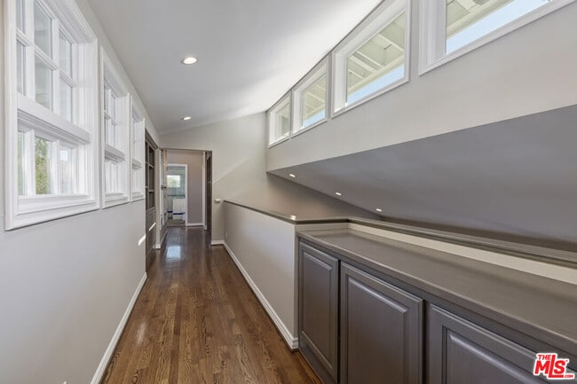 Building Photo - 1277 N Norman Pl