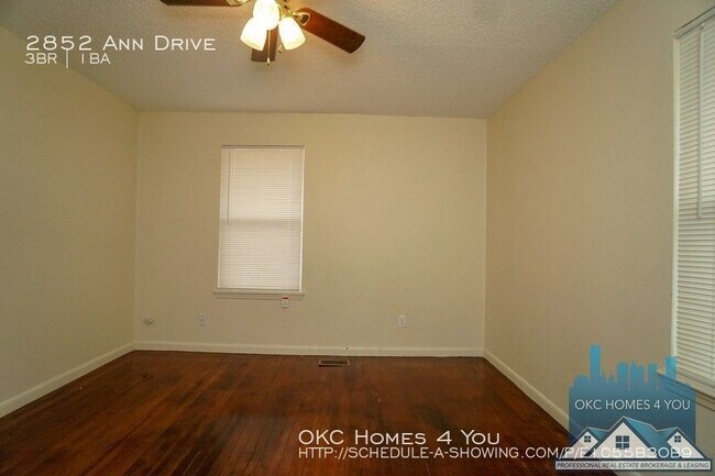 Building Photo - Move-In Specials