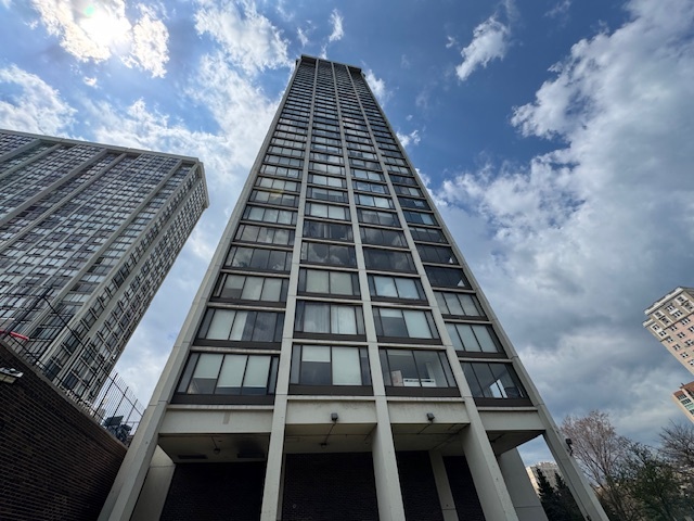 Primary Photo - 5455 N Sheridan Rd