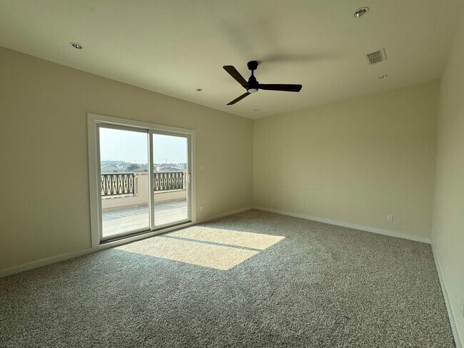 Building Photo - 210 Veracruz Dr