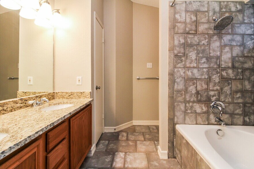 Building Photo - 4326 Walsh Ln