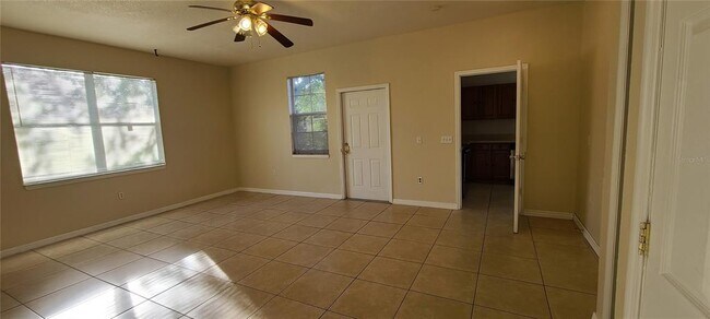 Building Photo - 405 Majestic Way