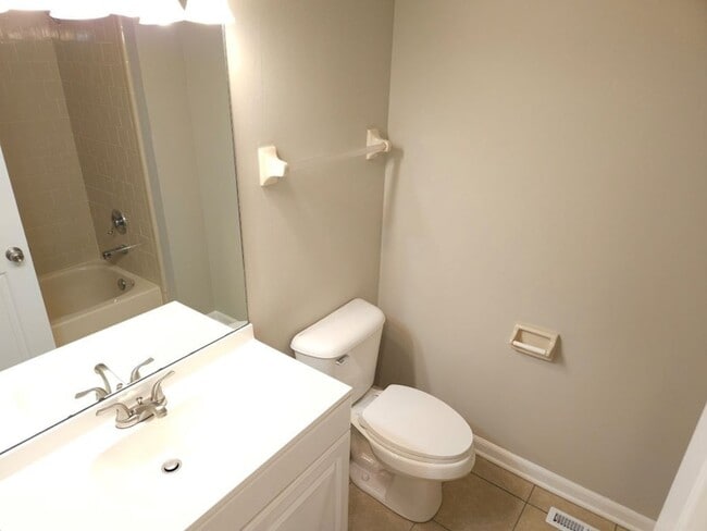 Building Photo - 511 Winthorne Ct