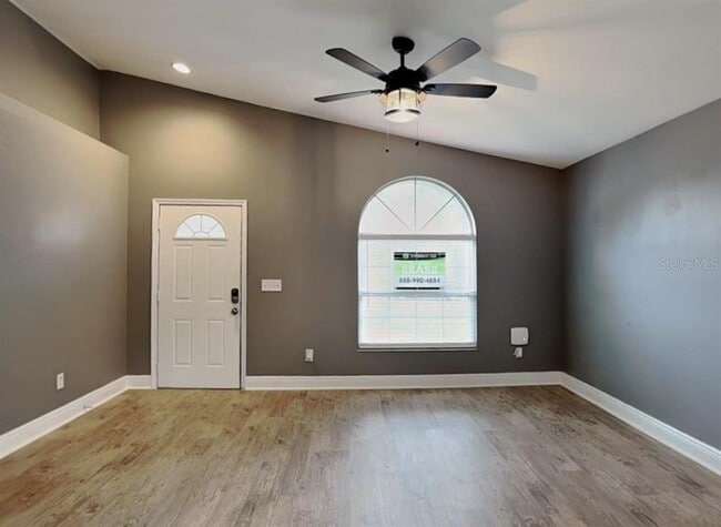 Building Photo - 2418 Radnor Ave