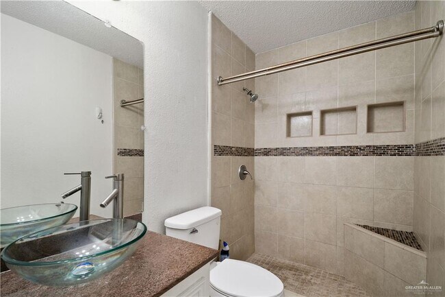 Building Photo - 13 N 28th St