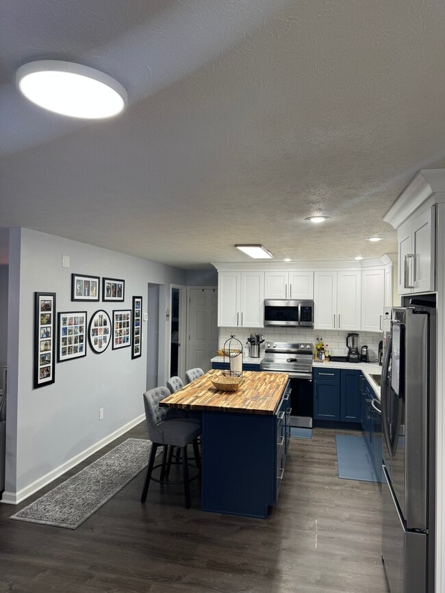 Building Photo - 301 Eagle Dr