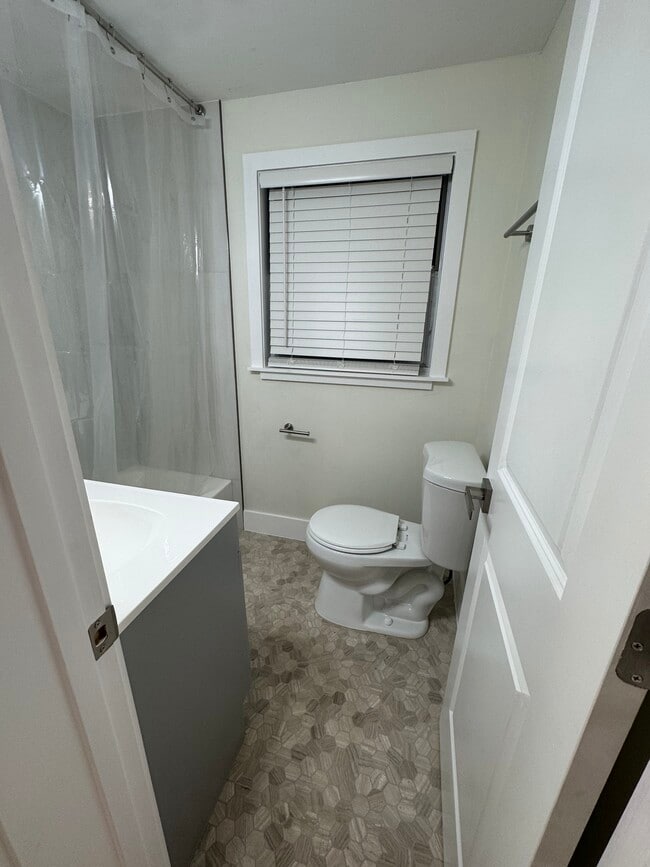 Building Photo - 6070 Longchamp Dr