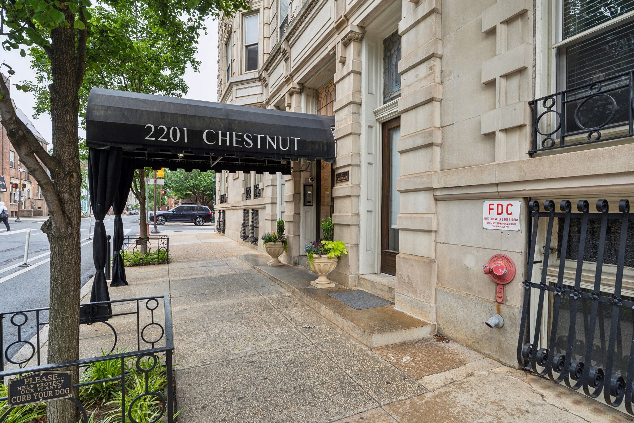 Building Photo - 2201 Chestnut St