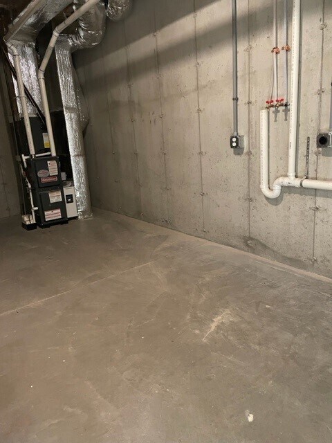 Building Photo - 32 Main St