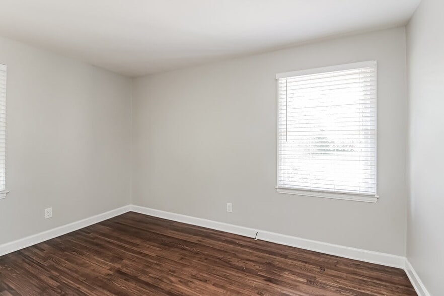 Building Photo - 3800 Seaman Dr