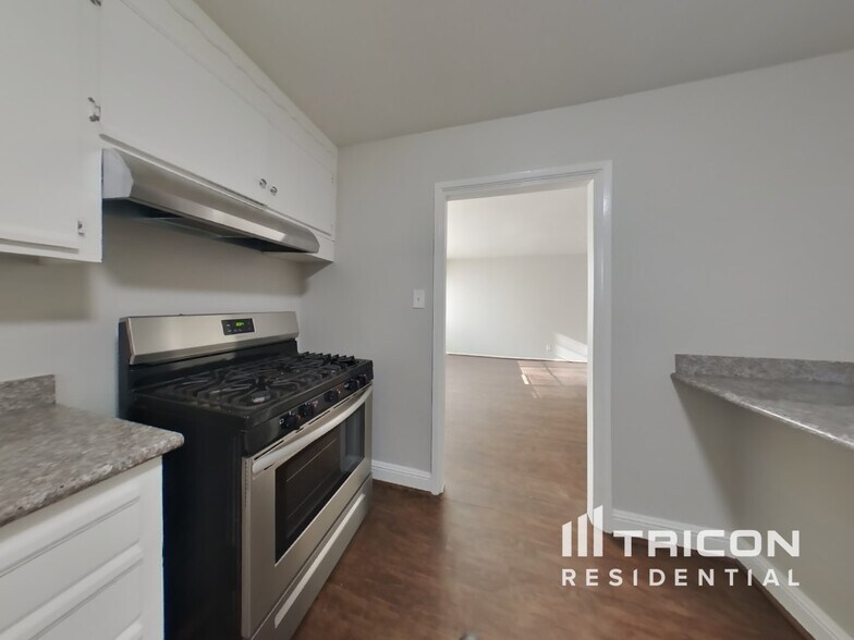 Building Photo - 325 Ladera Dr