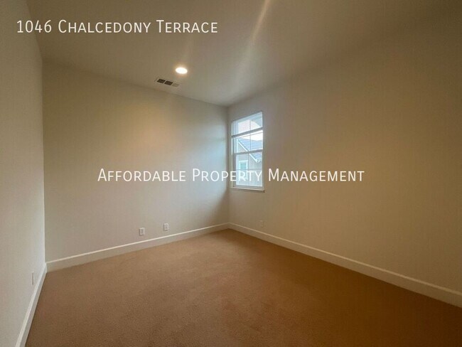 Building Photo - 1046 Chalcedony Terrace