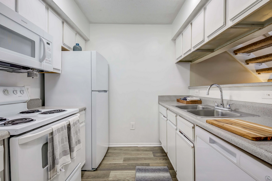 Building Photo - ReNew on Ridgewood Apartments