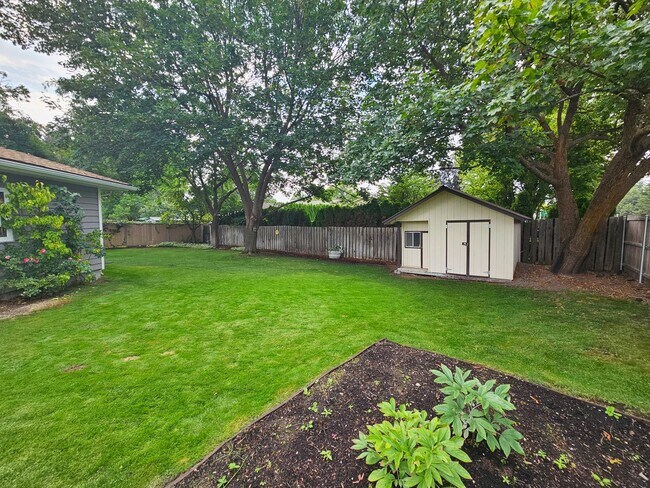 Building Photo - Beautifully Remodeled Home in the Valley