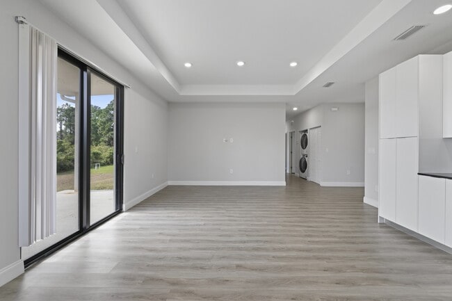 Building Photo - 679 Windermere Dr