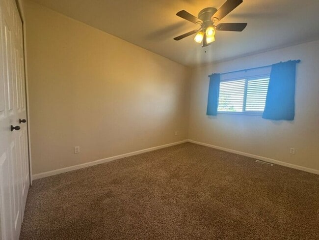 Building Photo - 803 Foxwood Dr