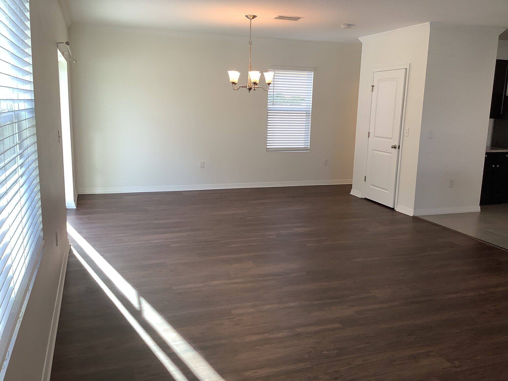 Building Photo - 807 Wiltonway Dr