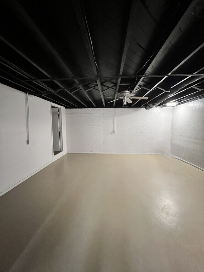 Building Photo - 1305 N College Ave