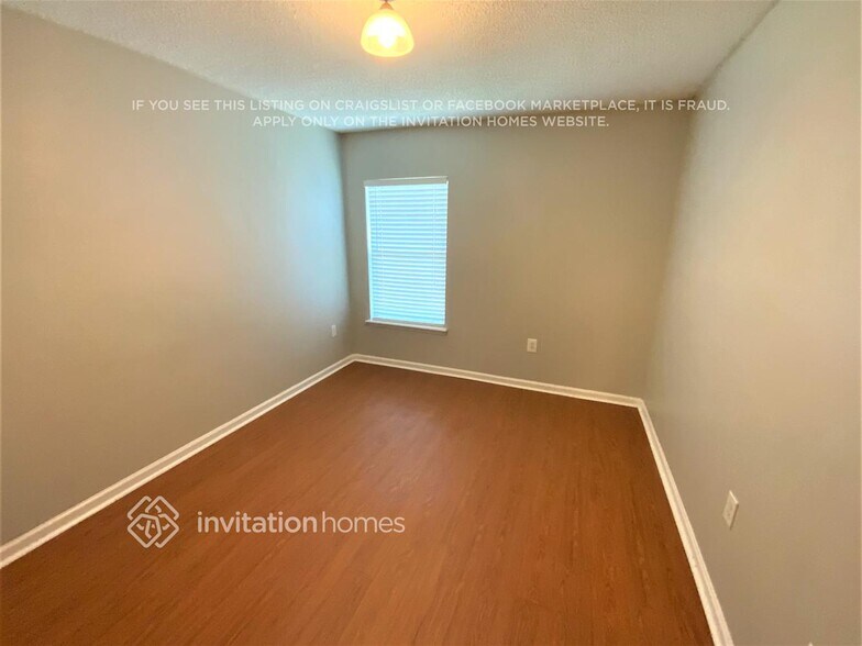 Building Photo - 909 N Lilac Loop