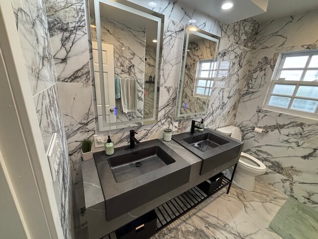 Building Photo - 1845 Pandora Ave