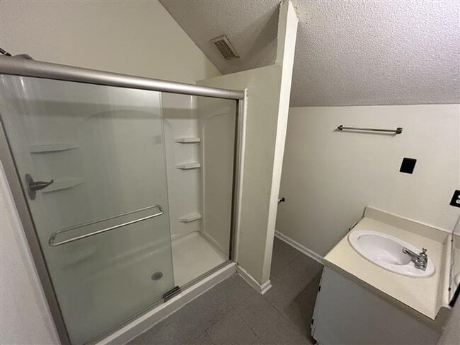 Building Photo - 4 Bed | 2 Bath Townhouse near NCSU - MOVE ...