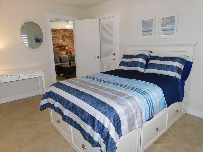 Building Photo - 108 NE 30th St