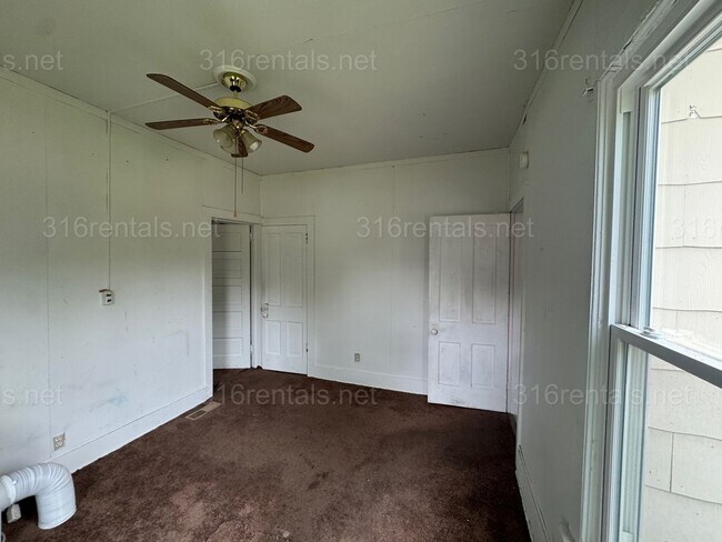 Building Photo - $1099 4 bed 1 bath - Single Family home