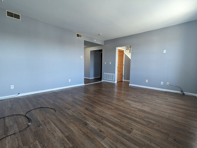 Building Photo - 3 School St