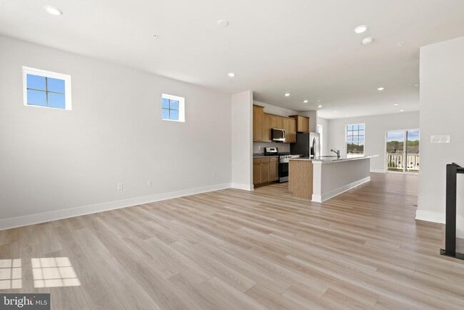 Building Photo - 7736 Meander Ct S