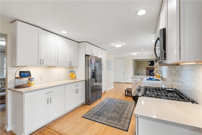 Building Photo - 20 Paddington Dr