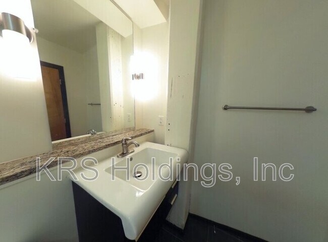 Building Photo - 302 Goshen St