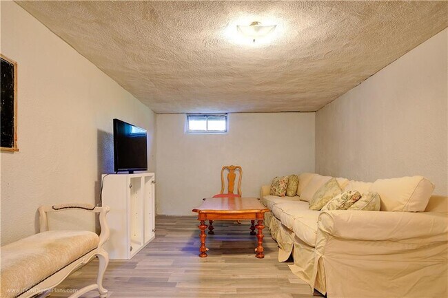 Building Photo - 18 Sylvan Ter