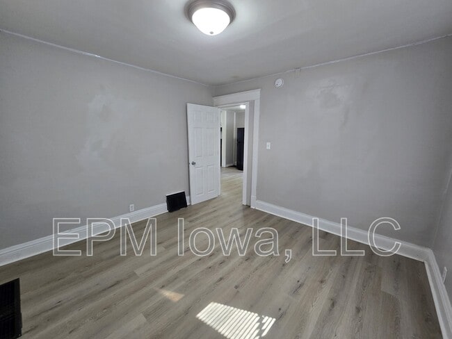 Building Photo - 518 Kern St