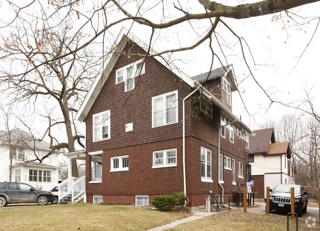 Building Photo - 1015 Church St